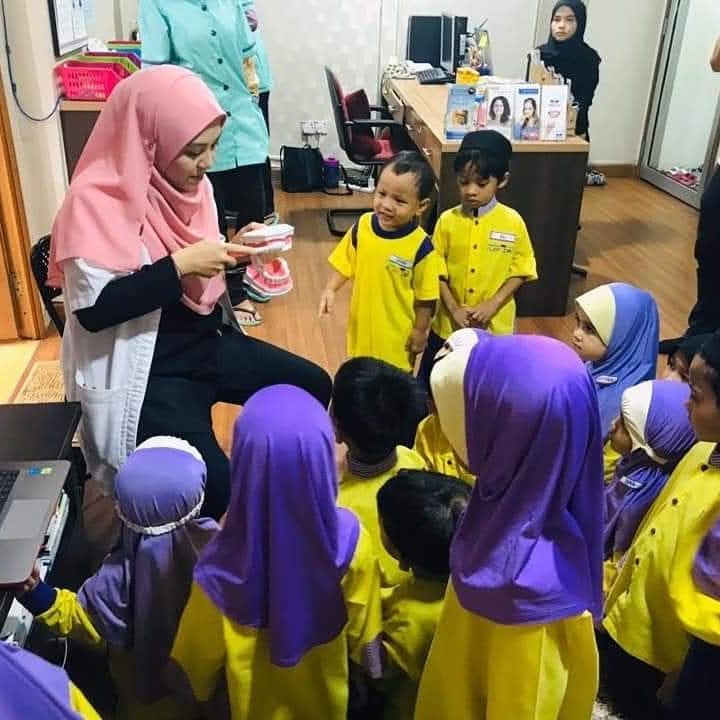 Dental education visit for schoolchildren